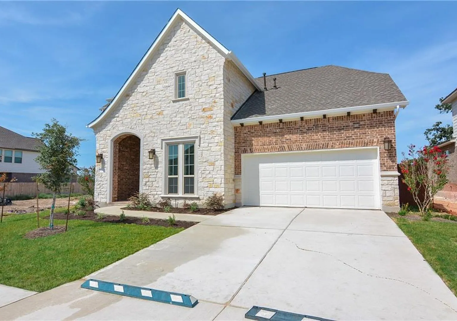MorningStar Georgetown Stunner | 4 Bed + Study + Game & Media Rooms — Photo 2