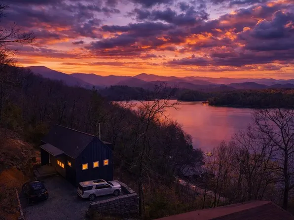 73 Cherokee Ln, Robbinsville, NC 28771