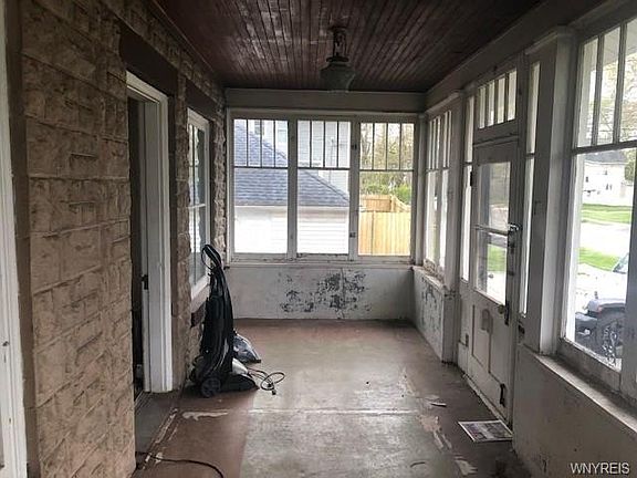 5th image of 131 Hawkins Ave