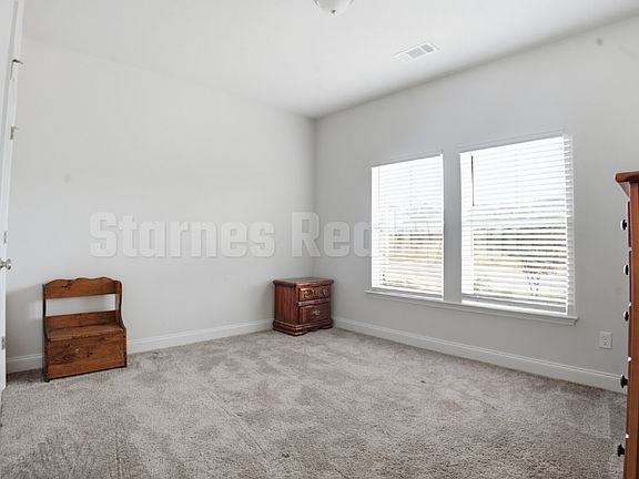 3rd image of 666 Hampton Dr