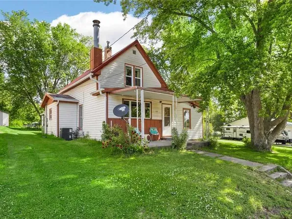 311 Saint Marys St, Riverside, IA 52327