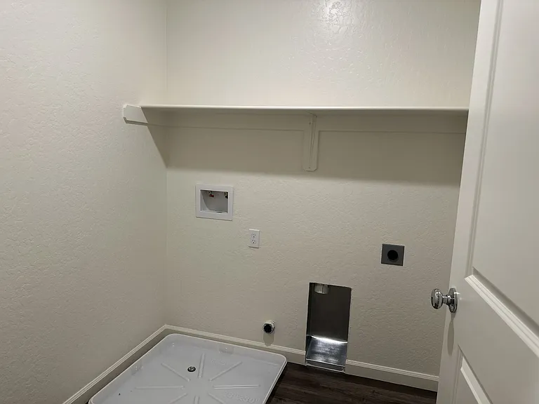 332 Halisan Ct — Photo 8