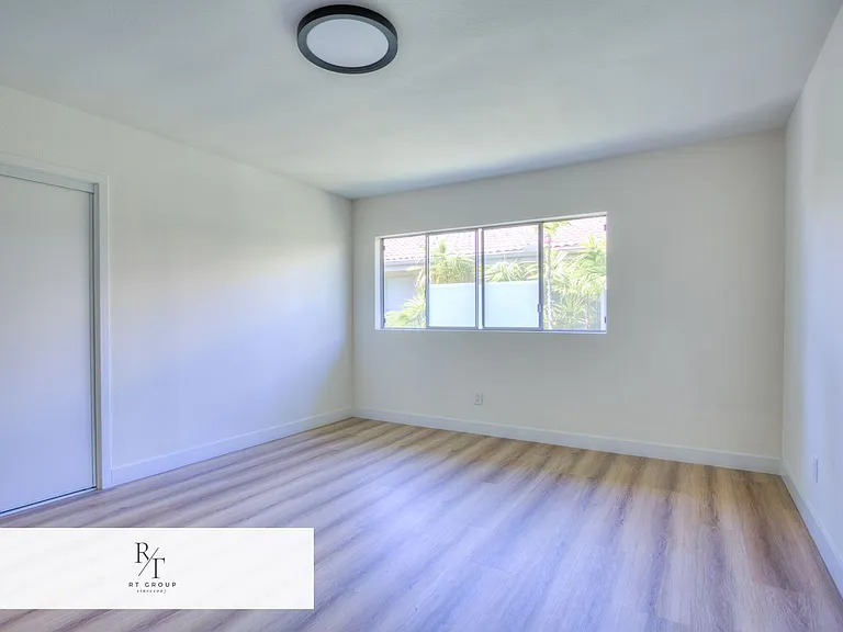 1032 S Golden West Ave #C — Photo 21