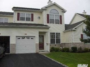 18 Constantine Way, Mount Sinai, NY 11766