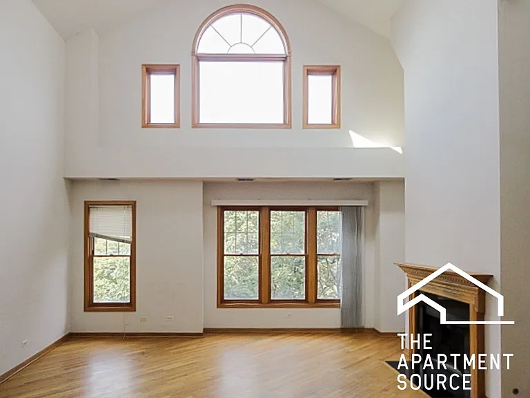 2719 N Wayne Ave #3 — Photo 2