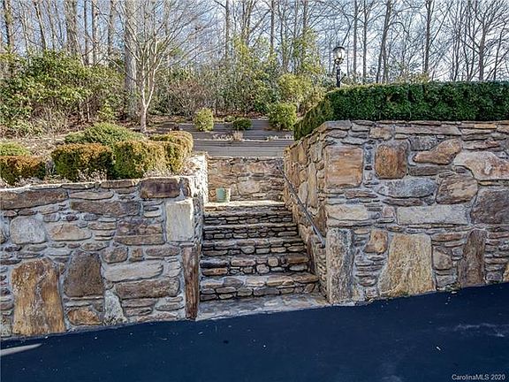 4th image of 49 Hunters Ln