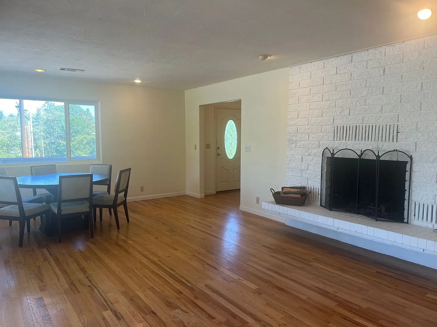 Available Now! 3 bedroom Home with Large Deck & View — Photo 3