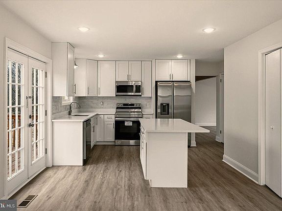 4th image of 2026 Candlewood Ln