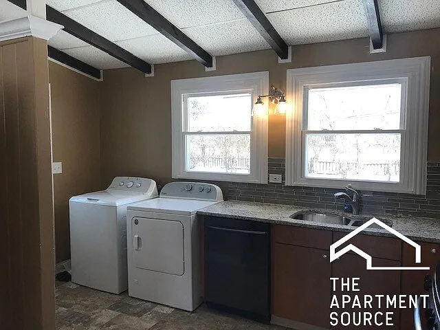 1227 Wood Street — Photo 3