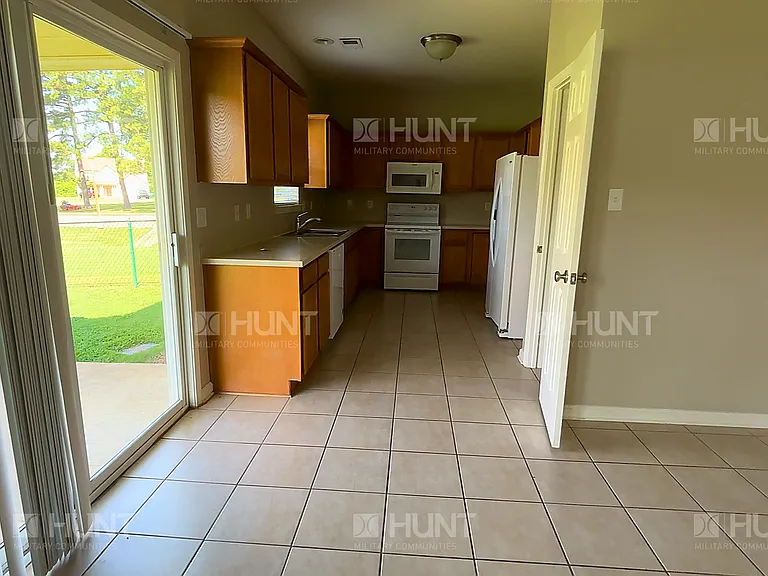 7775 Phantom Dr — Photo 5