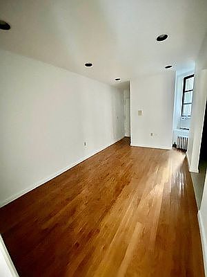 5th image of 213 E 76th St #2C