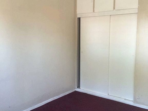 Bedroom is small. Best for a Full size bed.