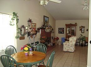 Casual Dining Area off Kitchen!