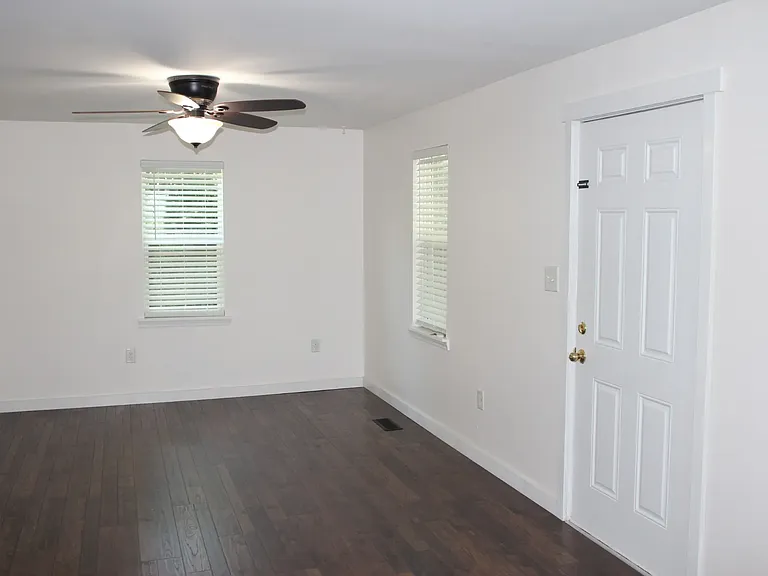 225 Smith St — Photo 6