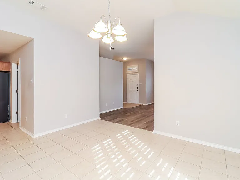 1201 Gray Dawn Dr — Photo 5