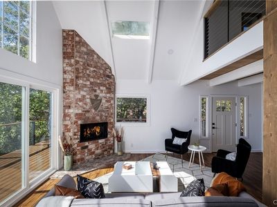 1104 N Grass Valley Rd, Lake Arrowhead, CA, 92352