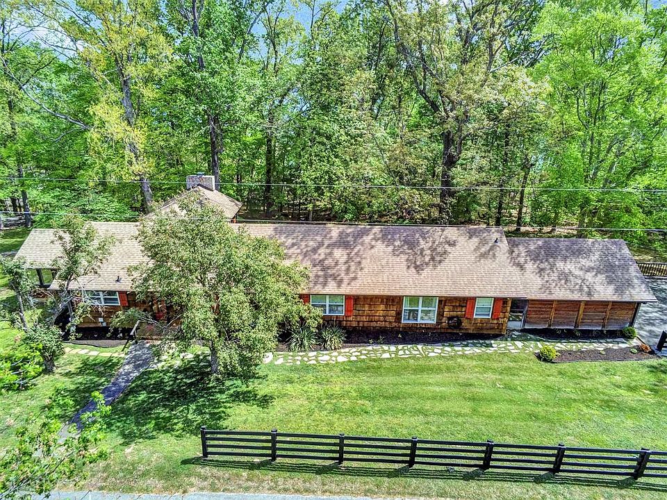 1st image of 131 Lakeview Dr