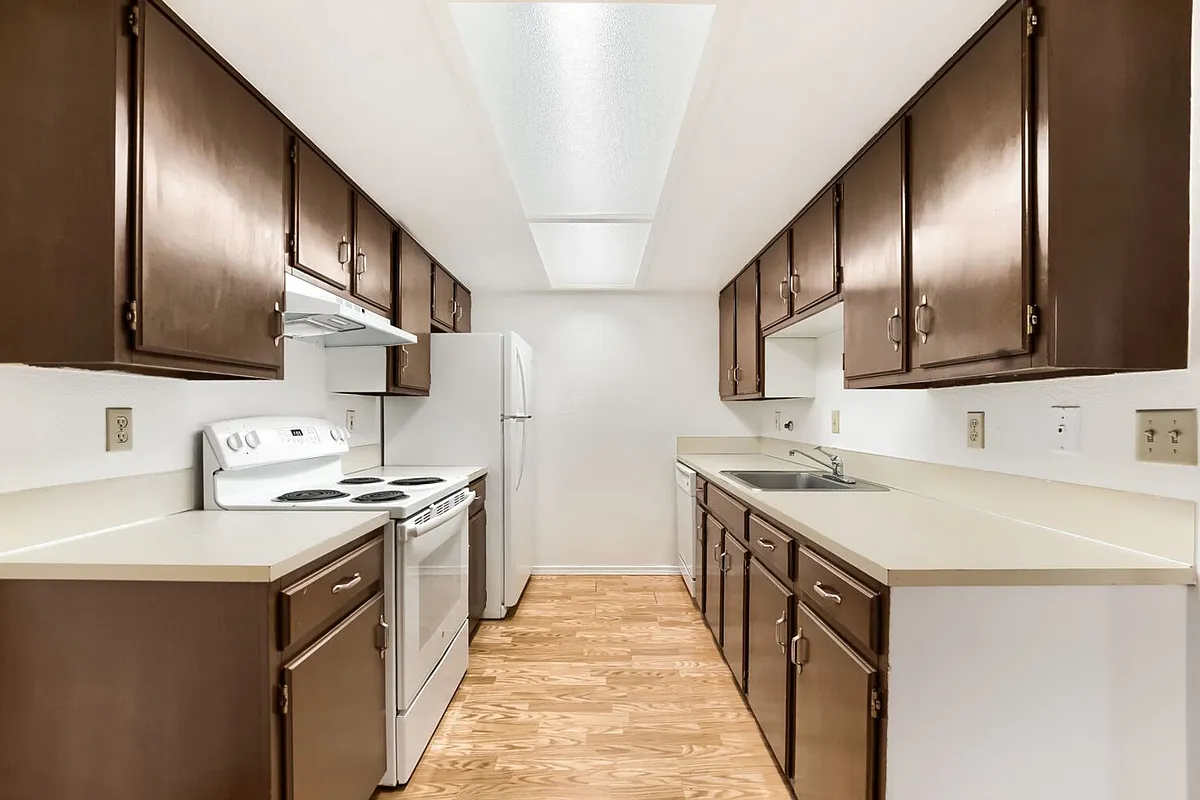 Building Photo - 14505 Bellevue