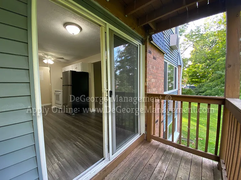 Woodside Court Apartments — Photo 21