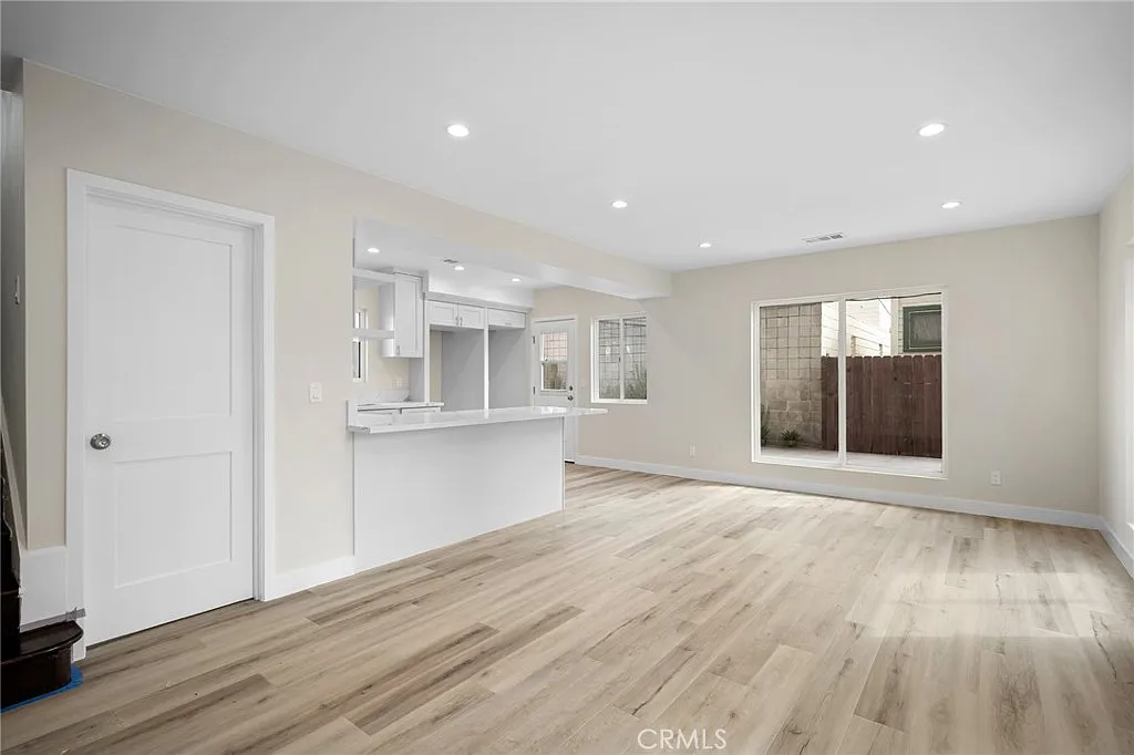 2 bed, 1.5 bath, 925 sqft, $2,695 — Photo 4
