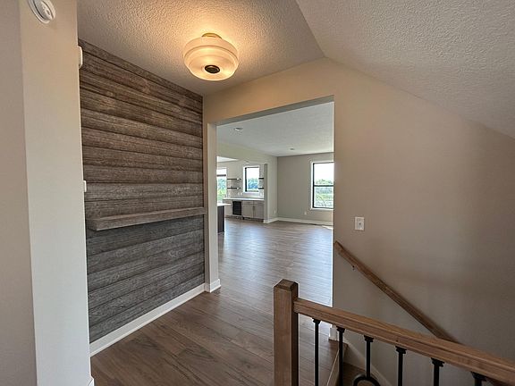 3rd image of 3189 Winfield Way SW