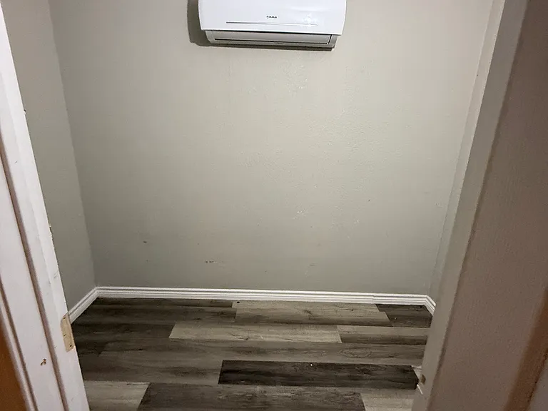 914 Rosedale Dr — Photo 2