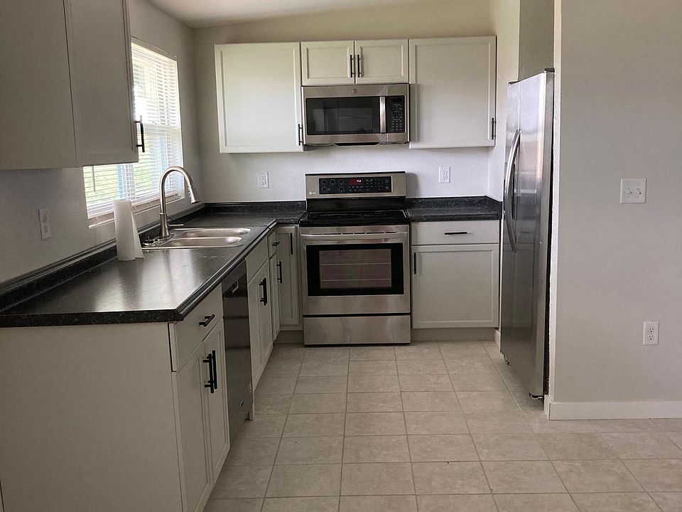 1st image of 210 Palm Dr S