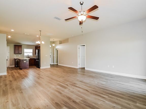 3rd image of 508 W Leah Ct