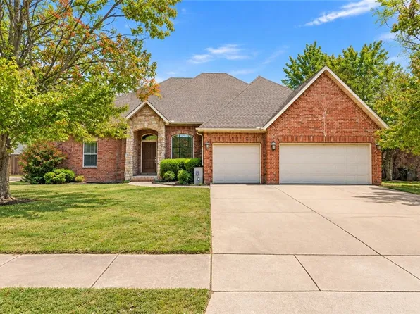 4506 W Flagstick Dr, Fayetteville, AR 72704