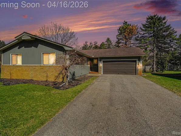 5238 Kristi Ln, Commerce Township, MI 48382