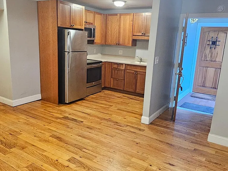 28 E Grand Ave #BB — Photo 3