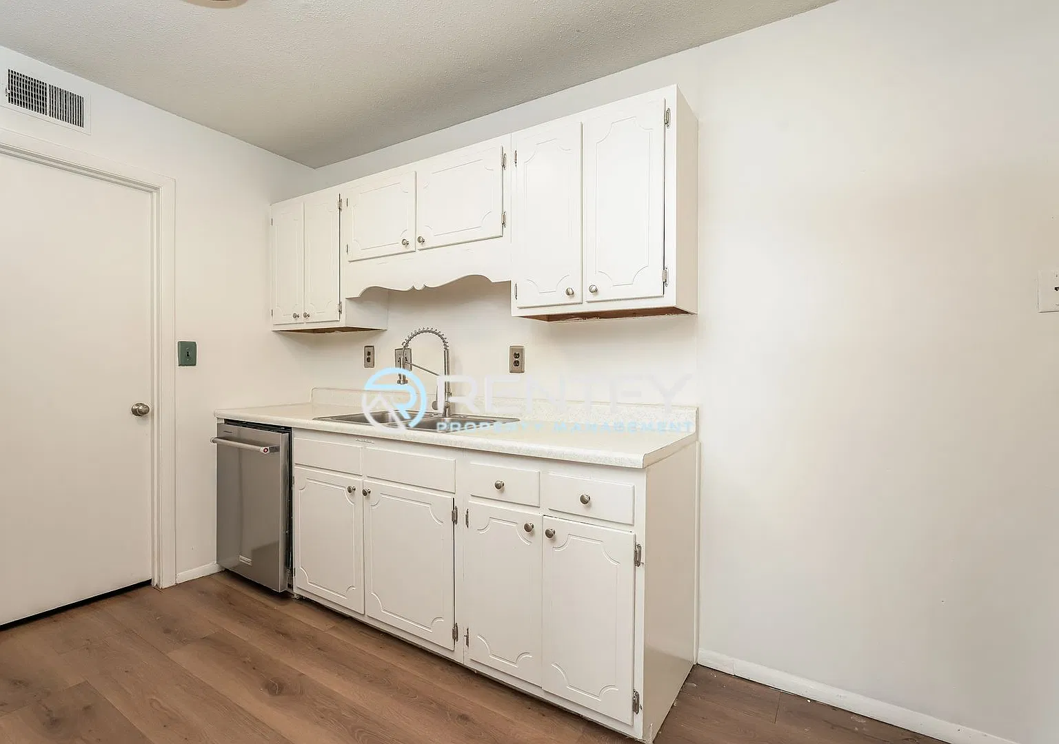 2205 Sunderland Rd #115D — Photo 2