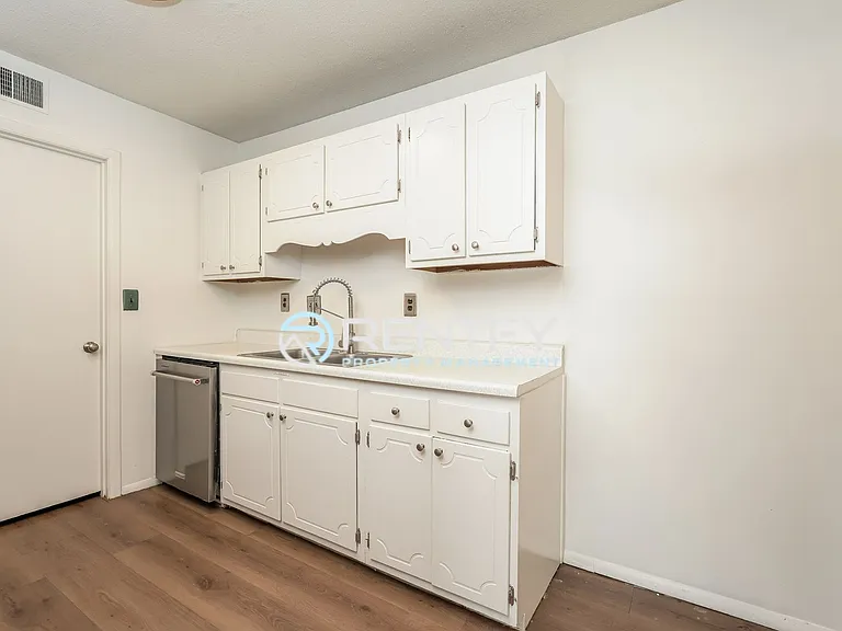 2205 Sunderland Rd — Photo 7