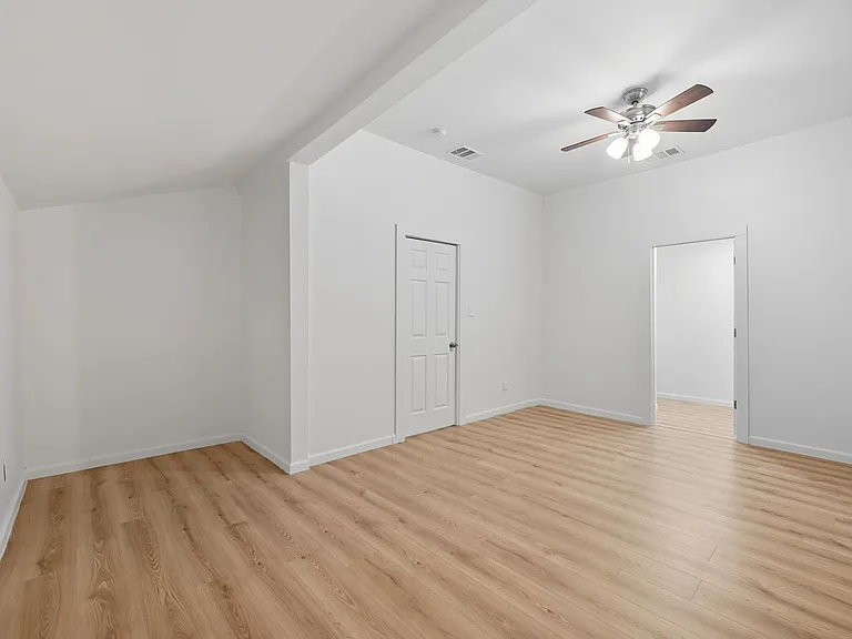 728 S Elm St — Photo 8