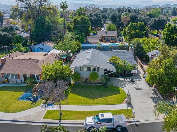 3rd image of 4064 Acacia St