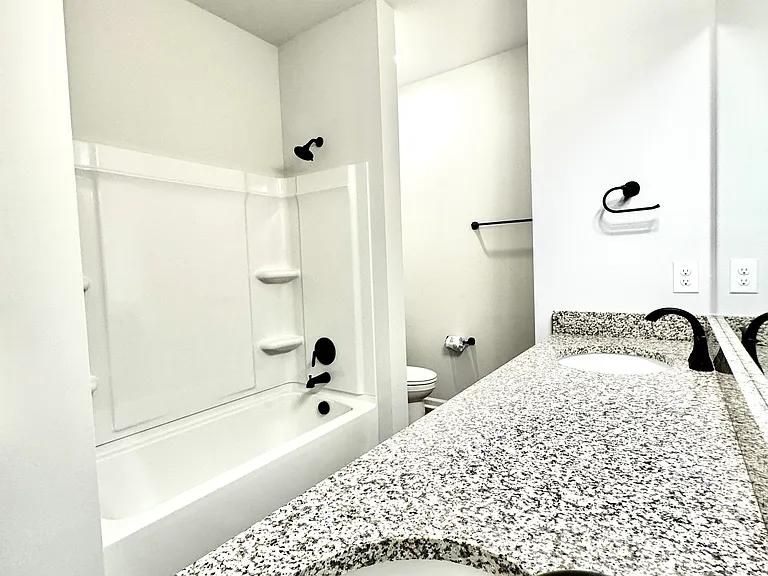 190 Berkshire Pl — Photo 16
