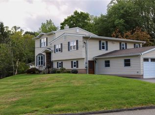 123 Foxwood Rd, West Nyack, NY 10994