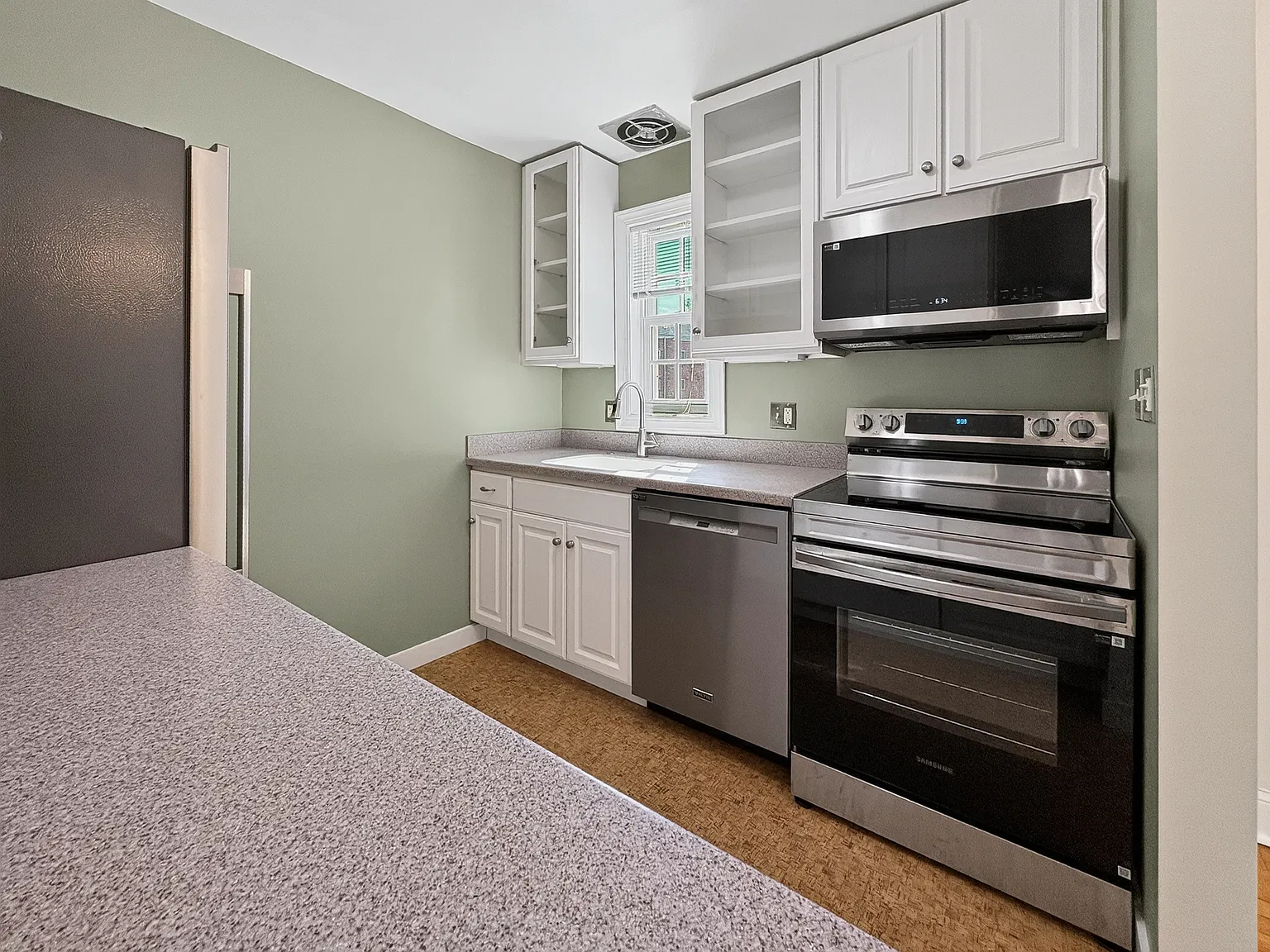 2 bed, 1.5 bath, 819 sqft, $2,400 — Photo 4