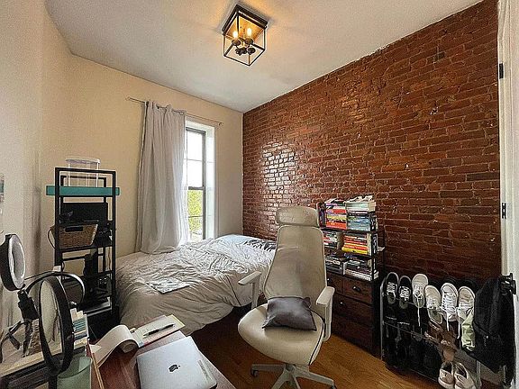 5th image of 510 Chauncey St #5