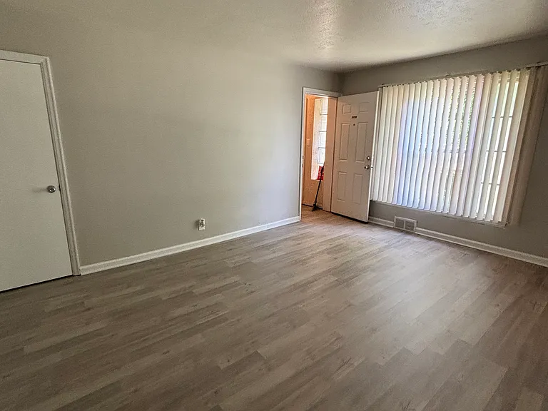 5252 Pine Tree Ln #1&2 — Photo 5