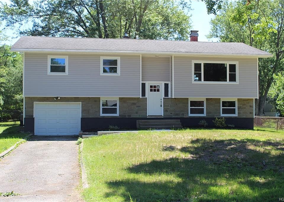 1st image of 3 Meadowbrook Ln