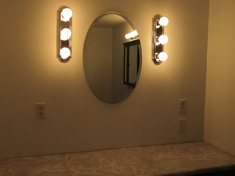 2529 Bainbridge Ave — Photo 6