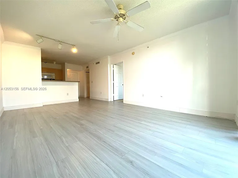 1919 Van Buren St #506A — Photo 4