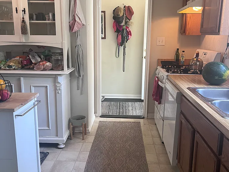 221 Aspen St — Photo 4