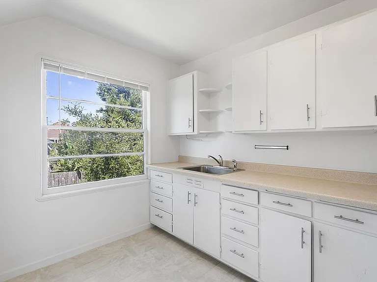 2149 Santa Clara Ave F - 1 bedroom | 1 bath — Photo 6