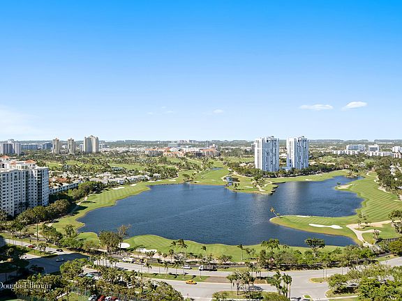 3rd image of 20201 E Country Club Dr APT 2706