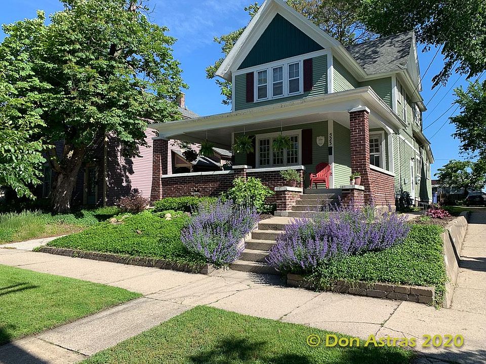 523 Crescent St NE has private driveway on right (Street view from the south).