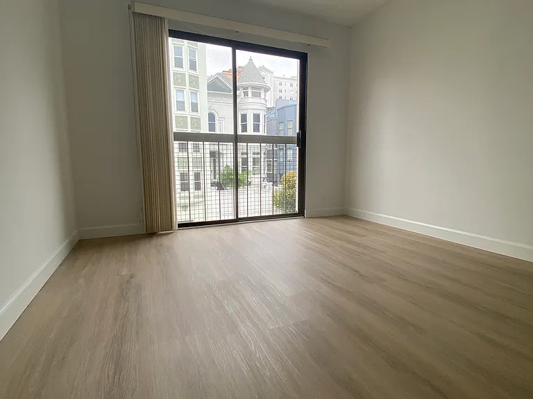 1940 Franklin St #202 — Photo 2