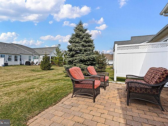 4th image of 264 Trellis Ln