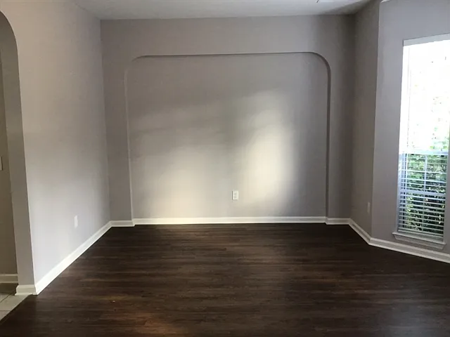 4 bed, 2.5 bath, 2288 sqft, $3,070 — Photo 4